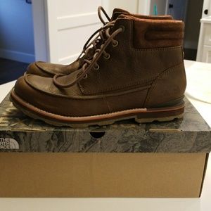 North Face NWOT Brdgeton Chukka boot